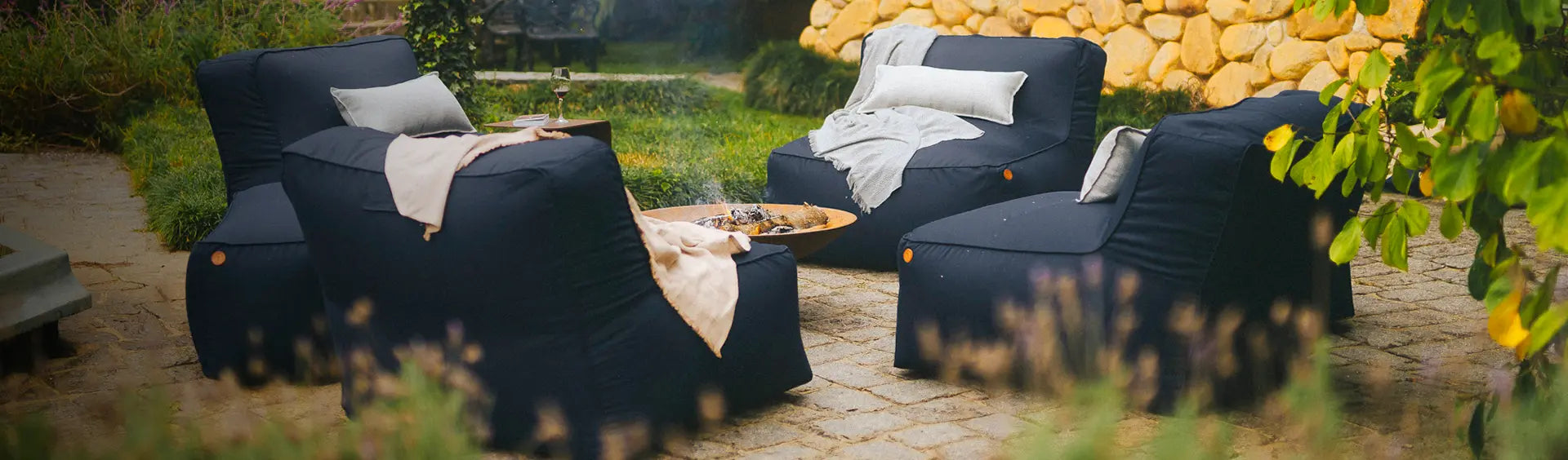 Como Decorar Espaços Abertos para o Outono com Produtos Ecoflame Garden