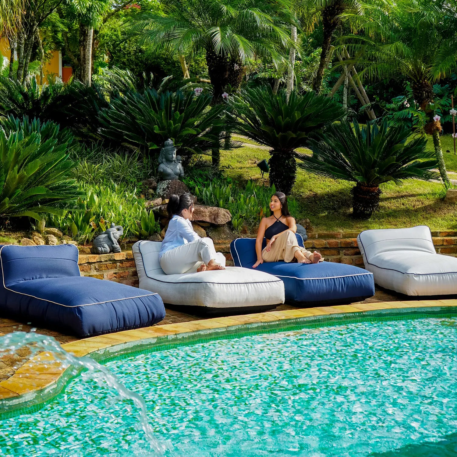 Compre 3 Espreguiçadeiras Naiá e Leve 4