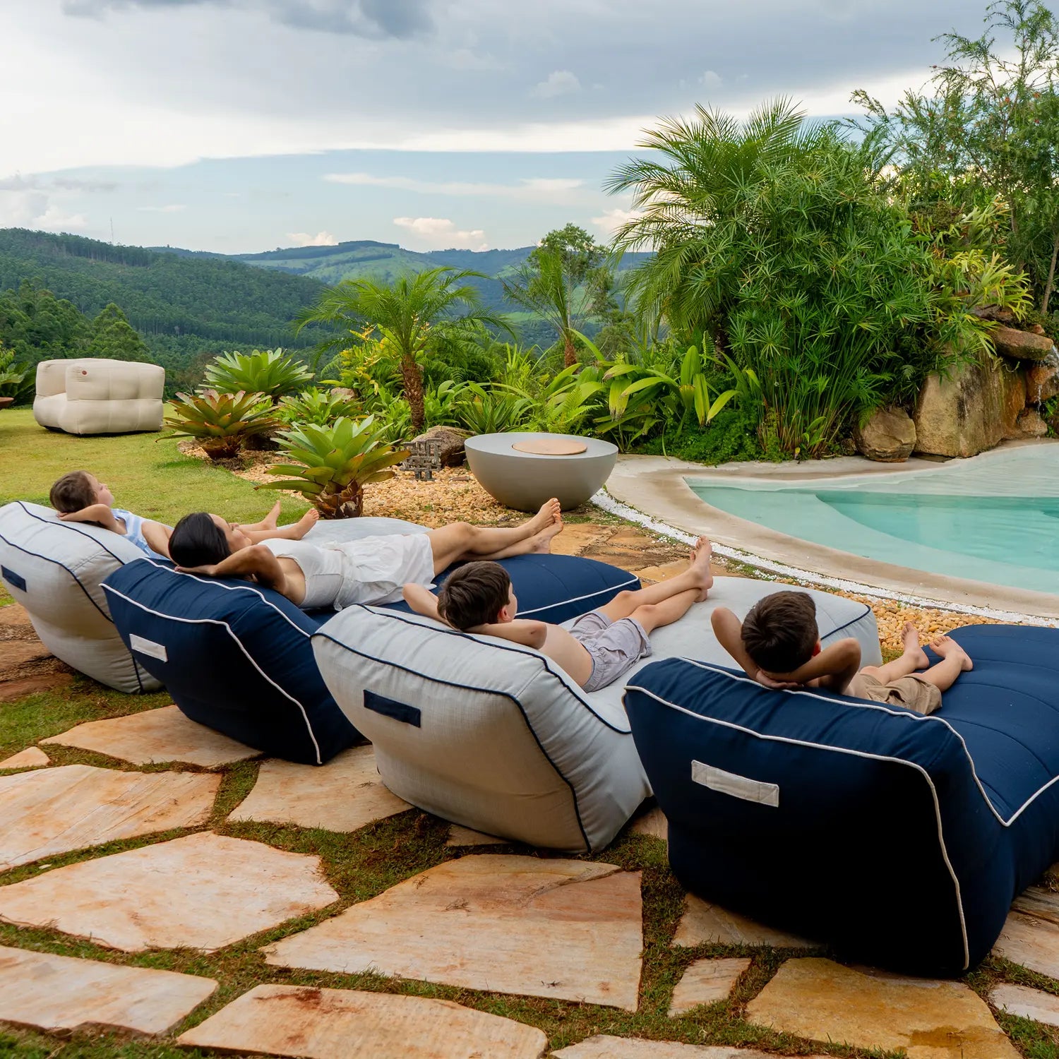 Compre 3 Espreguiçadeiras Naiá e Leve 4