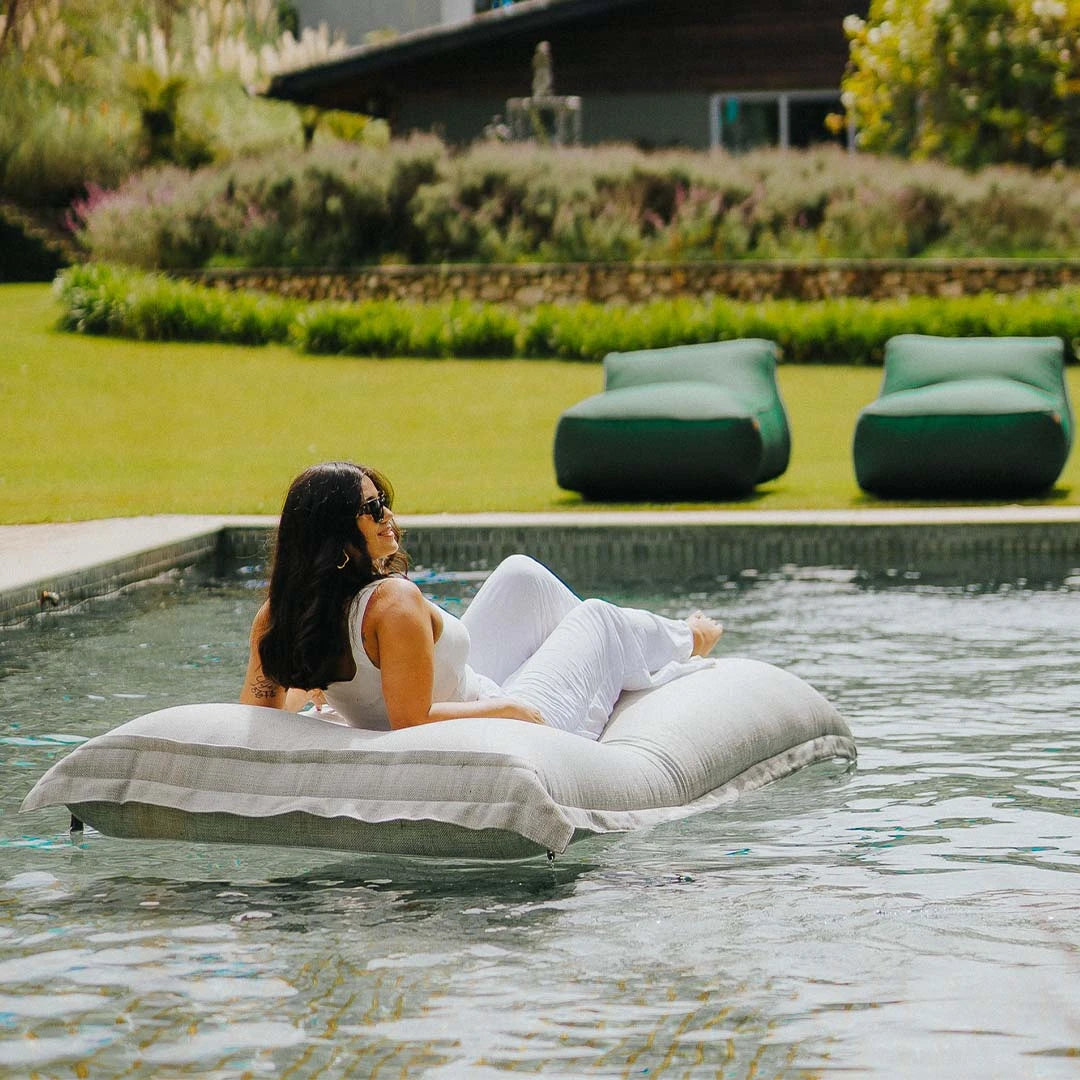 Puff de Piscina, Outlet