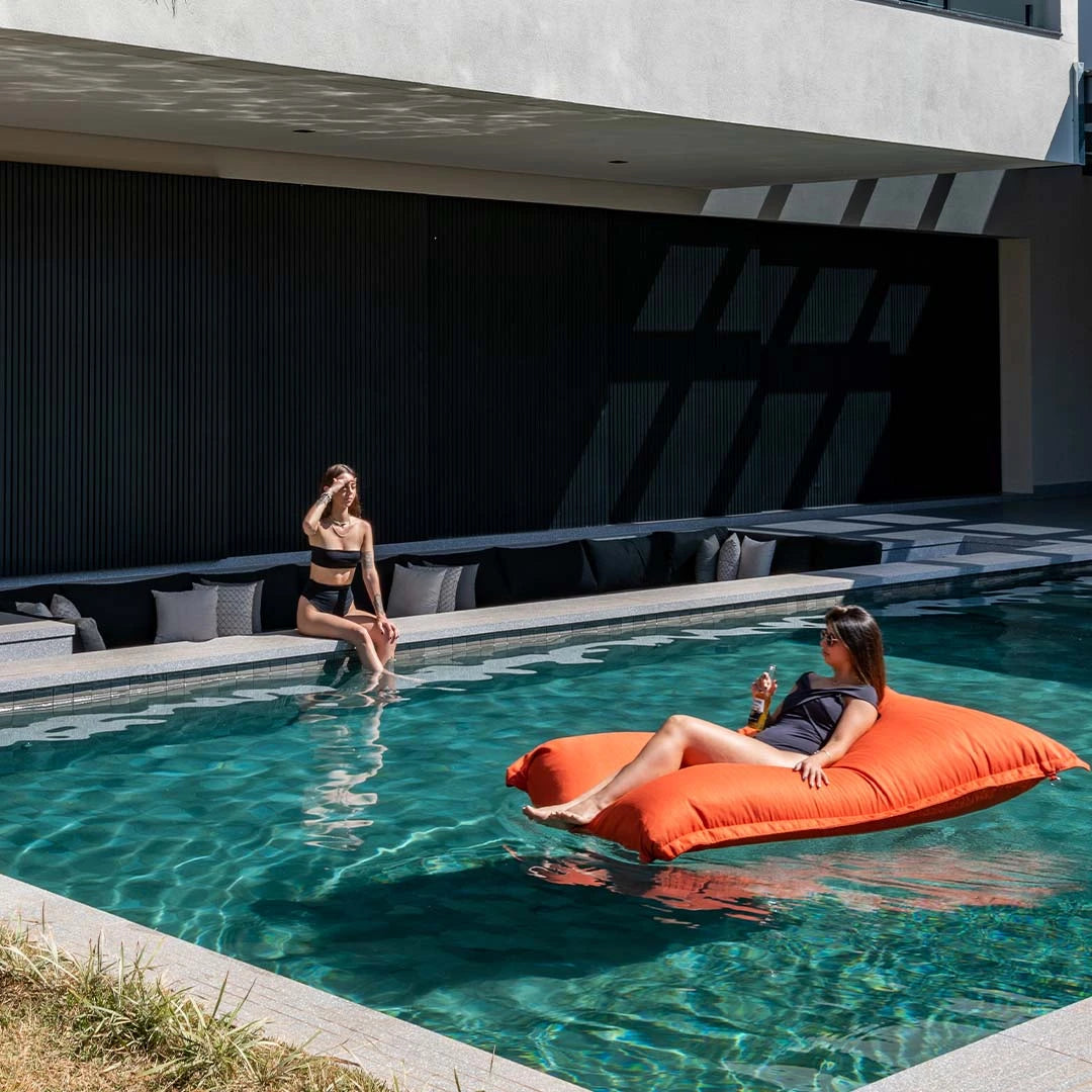 Puff de Piscina, Outlet